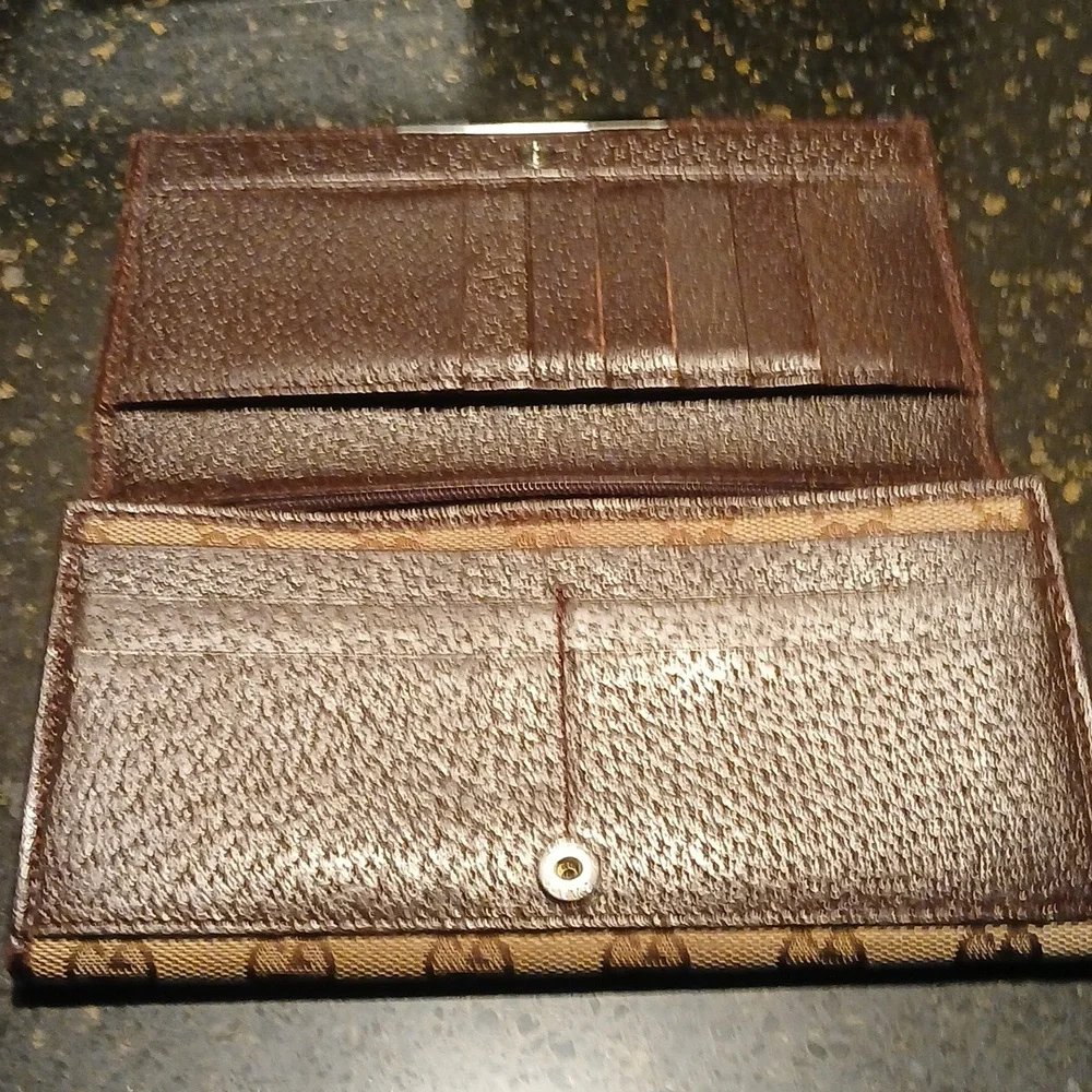 Authentic Gucci Brown Monogram Big Wallet - Picture 6 of 11